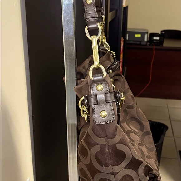 Beautiful brown signature print Coach pocketbook (authentic) - Picture 3 of 9